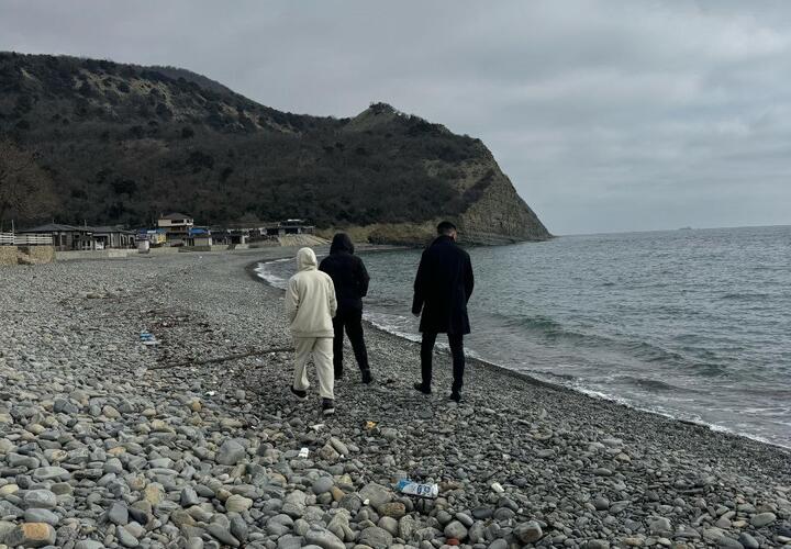 МЦУ Новороссийска опроверг информацию о сильном загрязнении мазутом пляжей  