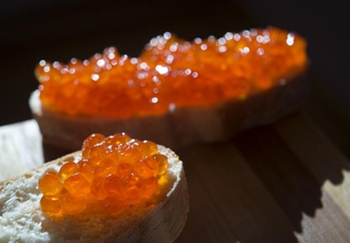 Названа причина, по которой взрослым начинают нравиться вкусы икры и оливок