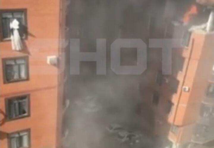 Появилось видео из поврежденного газом дома в Махачкале, из которого эвакуировали 150 человек