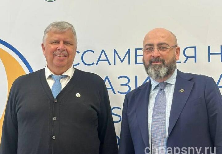 Предстоящий туристический сезон в Абхазии обсудили и. о. министра туризма Абхазии Теймураз Хишба и генеральный секретарь Ассамблеи народов Евразии и Африки Андреем Бельяниновым