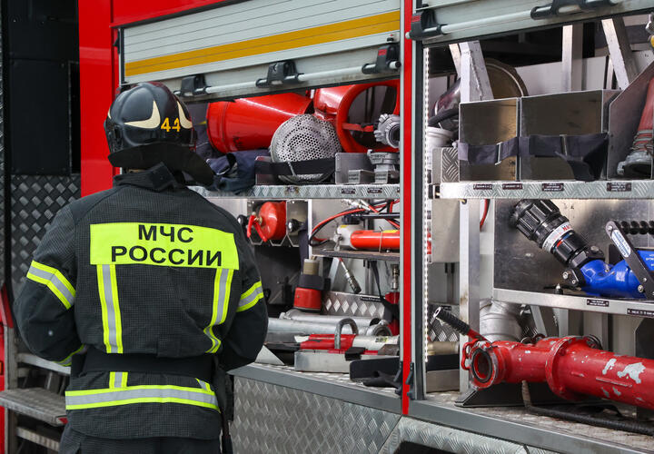 Резервуар на загоревшейся нефтебазе в Кавказском районе Кубани полностью потушили