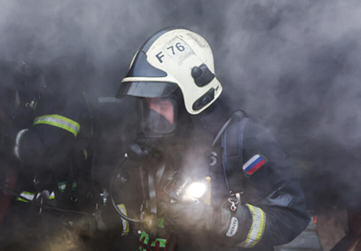 Резервуар «сложился» от высокой температуры на нефтебазе в Кавказском районе Кубани