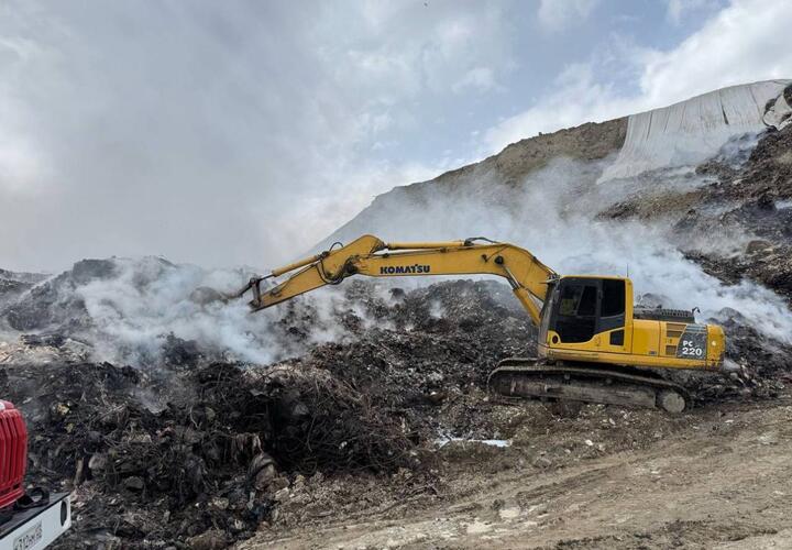  Свалку в Новороссийске на горе Щелба тушат уже почти три недели