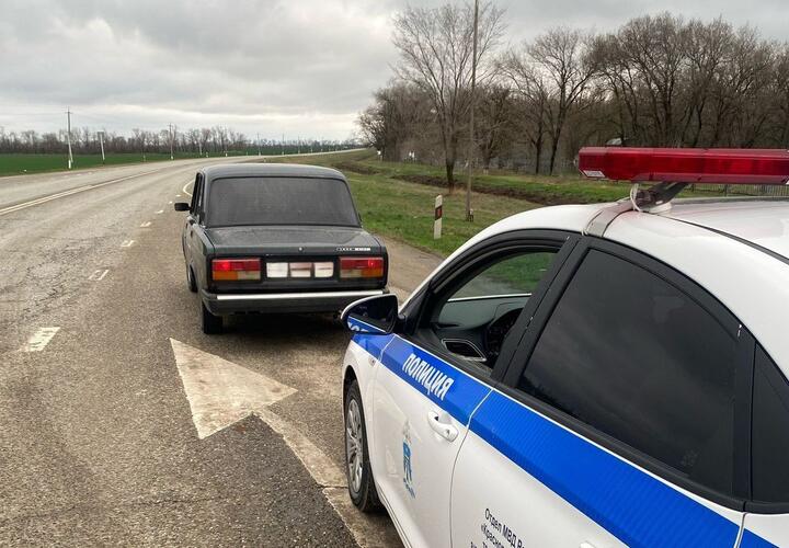 Трасса Краснодар-Ставрополь закрыта из-за крупного пожара на нефтекомплексе в Кавказском районе