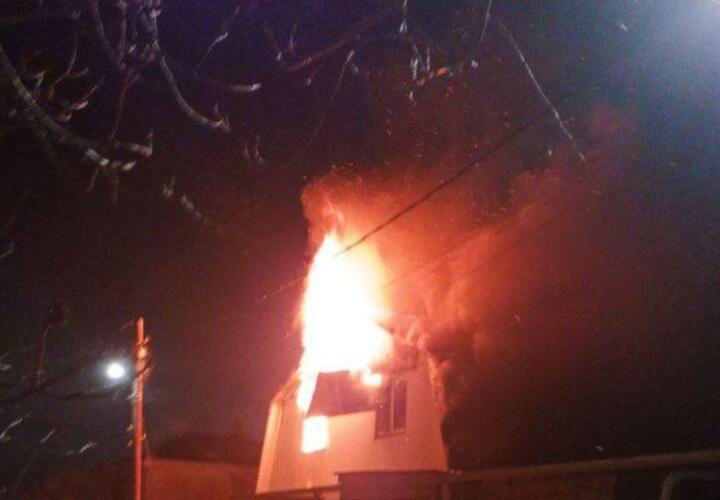 В Анапе загорелся жилой дом