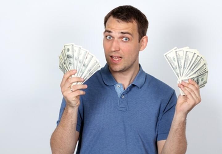 В Новороссийске 40-летний альфонс обманул свою пассию почти на миллион рублей