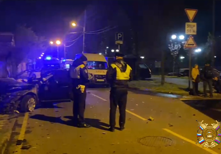 Один человек погиб и ещё двое пострадали в результате ДТП на ночной улице в Краснодаре