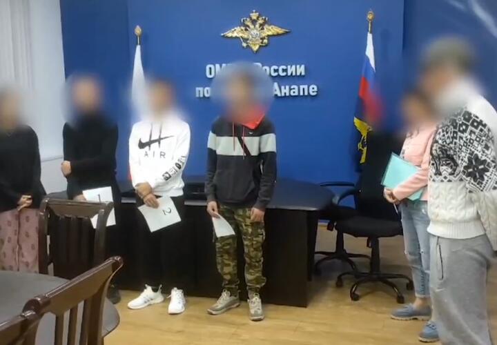 В Анапе четыре парня позвали на свидание мужчину от лица девушки и ограбили его