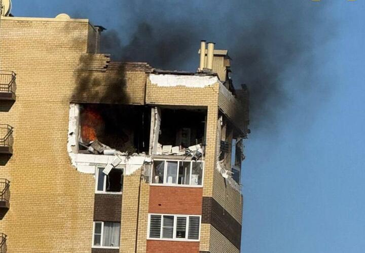 Момент взрыва в жилом доме в Ставрополе попал на видео