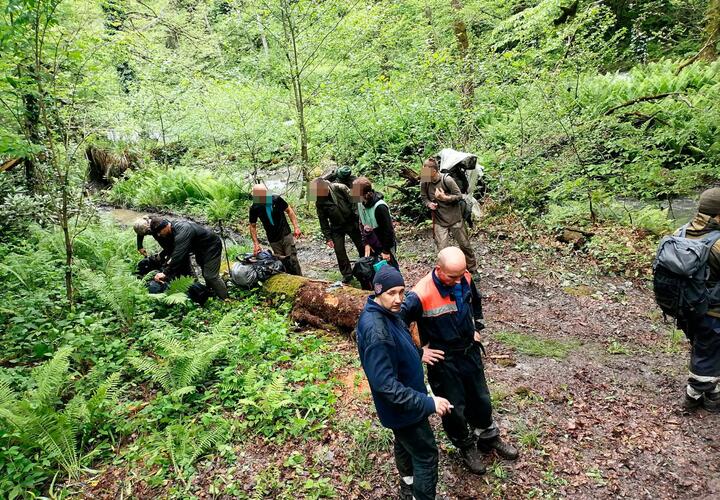 Сочинцы провели холодную ночь в лесу, ожидая помощи