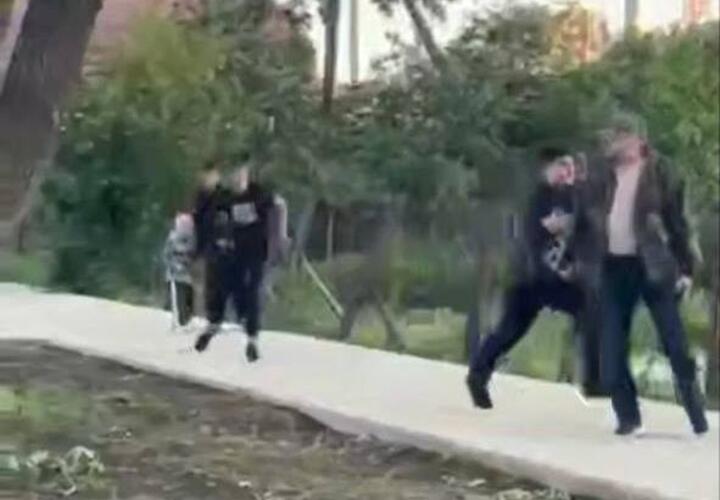 В поселке Краснодарском подростков, которые кирпичом ударили прохожего по голове, нашли полицейские