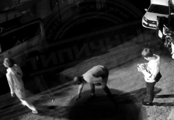 В Сочи 17-летний хулиган написал экстремистское слово на асфальте 