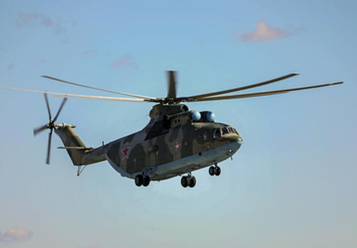 В Сочи вертолет МИ-26 сбросил бетонную плиту рядом с жилыми домами