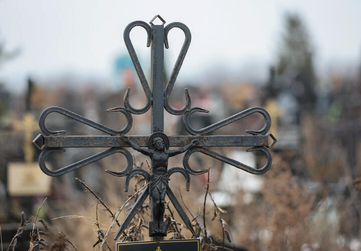 Житель Кореновска отомстил своему умершему отцу, надругавшись над его могильным памятником 