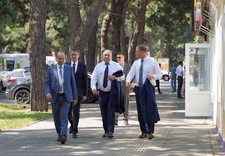 Депутат Госдумы РФ Демченко вместе с мэром Анапы обсудил главные проблемы курорта