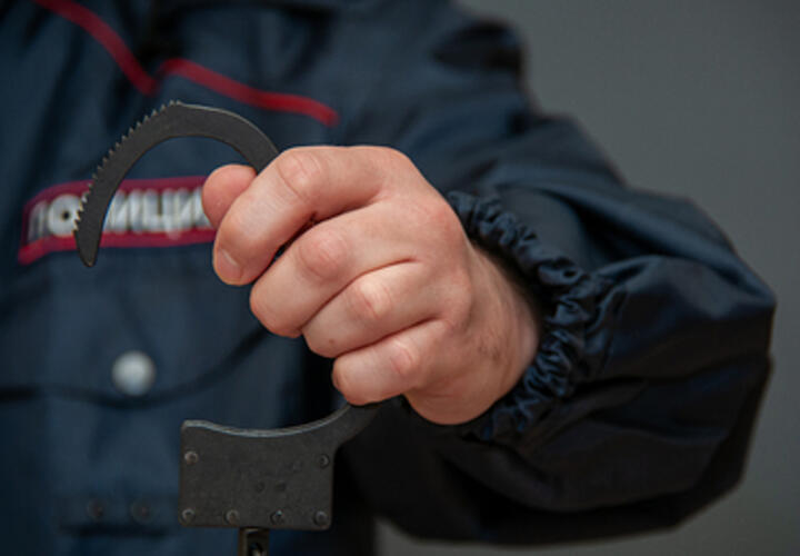 Разыскиваемого Интерполом иностранца, который обвиняется в угрозе убийством, задержали в соседнем с Кубанью регионе