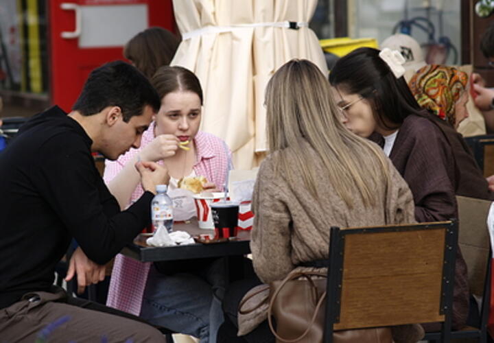  Стала известна средняя зарплата работающих подростков в России