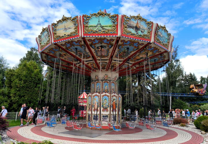 Страшно: в Анапе детей долгое время катали на опасных аттракционах