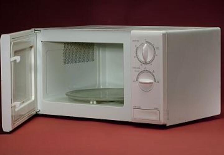 СВЧ-печь: электромагнитный монстр или кухонный помощник?