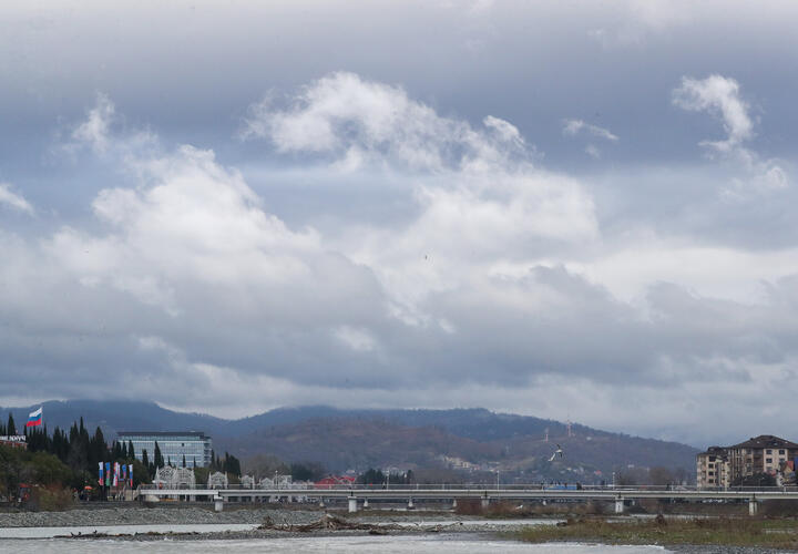 Циклон находится над Черным морем