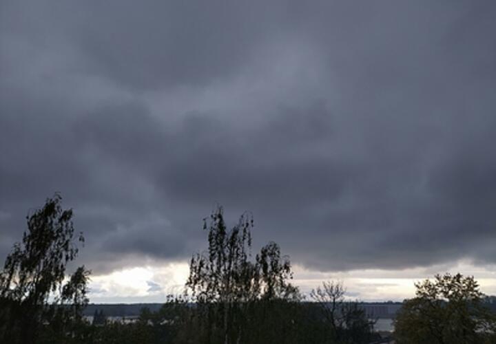 Ураганный ветер и ливни: МЧС предупреждает о крупных проблемах с погодой на части территории Краснодарского края