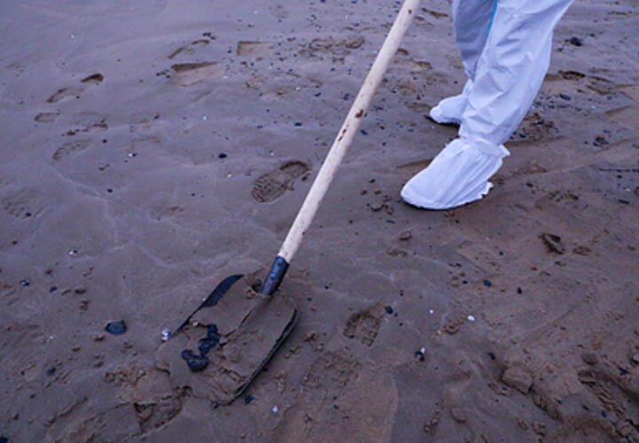 Весь замазученный песок из Ростовской области вернули обратно в Краснодарский край