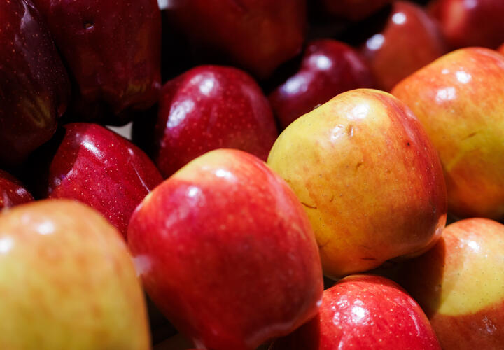 Зависит ли от цвета польза фруктов