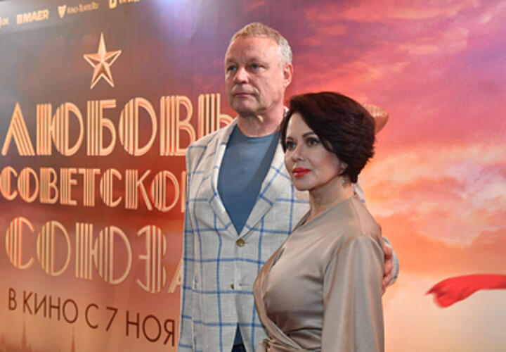 Актёр Сергей Жигунов, известный по сериалу «Моя прекрасная няня», с женой прилетел в Геленджик