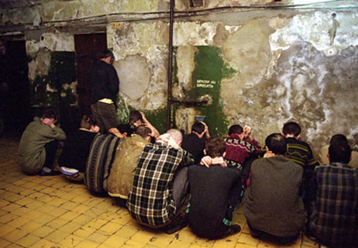 «Доктор смерть» и другие особо опасные преступники: кто содержится в колонии «Белый лебедь», в которой произошёл пожар