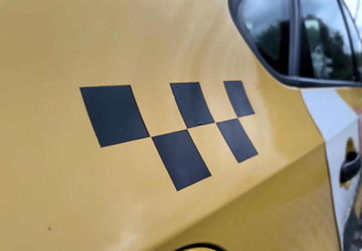 Генпрокуратура собирается проверить обоснованность роста цен на поездки в такси в Краснодаре во время отключений интернета