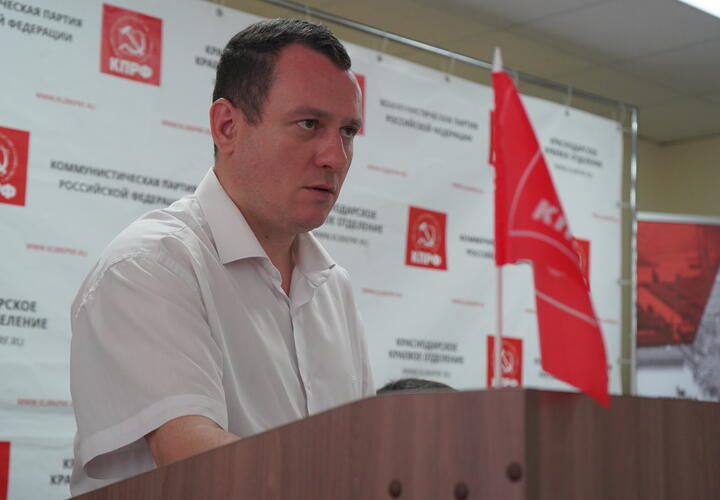 Кубанские коммунисты определились с кандидатурой в губернаторы Краснодарского края Проголосовали единогласно Кандидатом в губернаторы от кубанской партии КПРФ был выбран Александр Сафронов. За его кандидатуру на партийном пленуме проголосовали единогласно