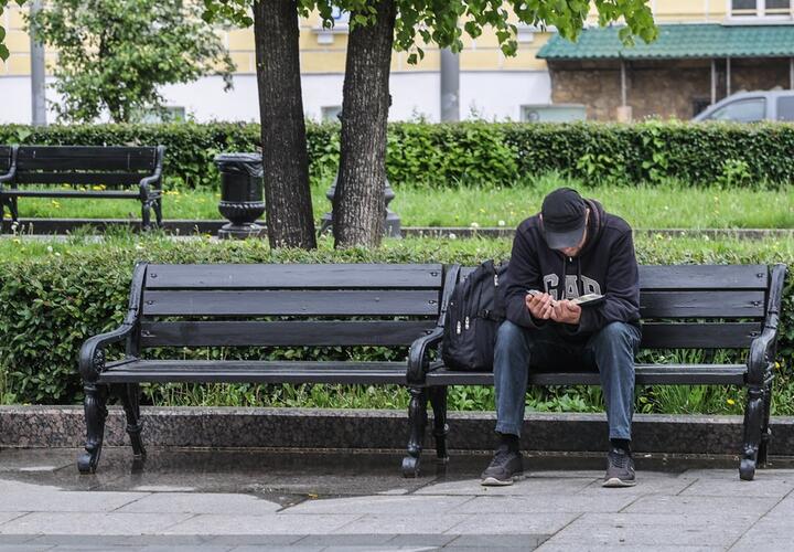 Одна скамейка – два срока: студент и строитель нашли общий язык и предались утехам у всех на глазах в Краснодаре