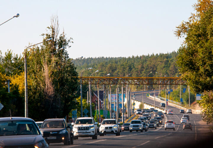 «Пробка - лучший утренний кофе»: из Краснодара из-за затора сложно выехать 