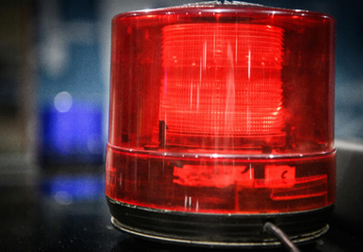 Штраф вырастет: с сегодняшнего дня водители должны будут уступать дорогу машинам с «мигалками» по новым правилам