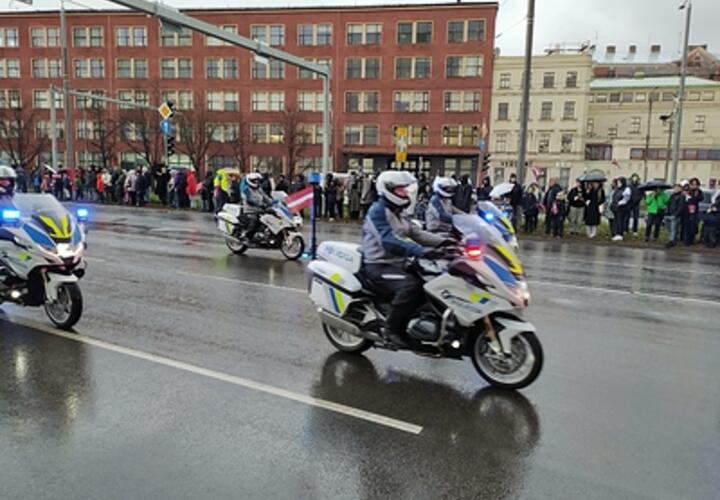 Стоять-бояться: в РФ ввели новые правила поведения при виде машин с «мигалками»