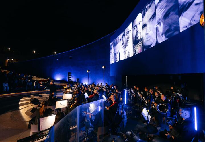 Для зрителей в амфитеатре будет играть симфонический оркестр