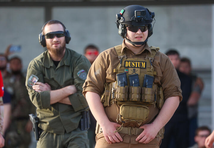 Всего у 17-летнего секретаря Совета безопасности около 30 наград различной степени