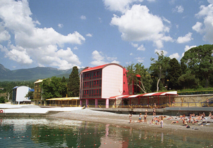 Больше 60 детей остались на улице, приехав в лагерь под Туапсе: им заявили, что их путёвки не оплачены