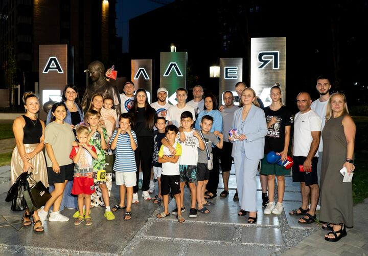 В рамках мероприятия состоялась открытая тренировка с чемпионкой мира по боксу Нуне Асатрян