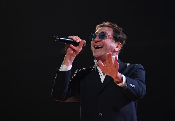 Фанаты разделились во мнениях после неожиданного случая на концерте в Сочи