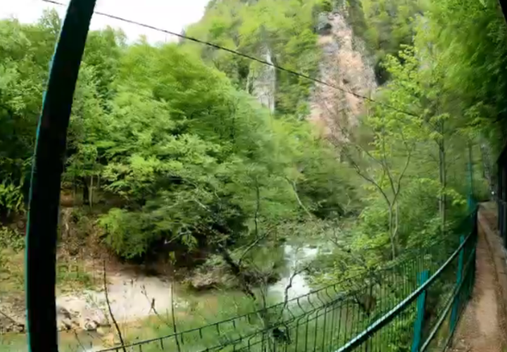 Комфорт туристов в Гуамском ущелье собираются повысить с помощью бережливых технологий