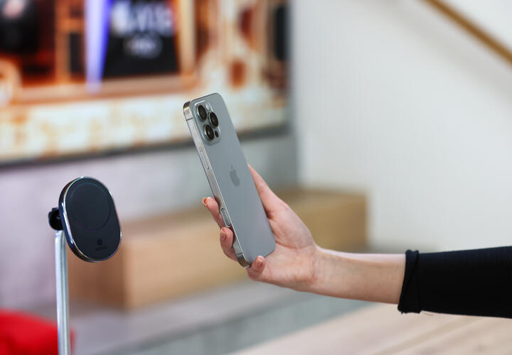 Сбербанк внедрил новую технологию бесконтактной оплаты, позволяющую совершать покупки с помощью смартфона