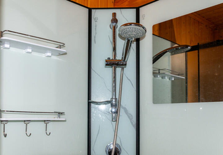 Почему вытяжка в ванной опасна для вашего здоровья, и как часто её нужно мыть, рассказали врачи