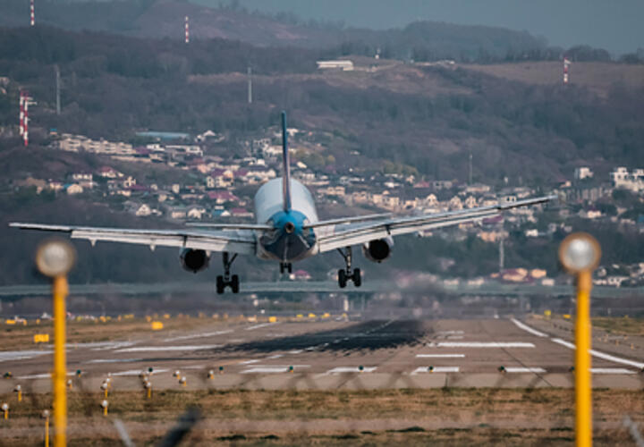 После налета БПЛА в аэропорту Сочи 68 рейсов задерживаются на прилет и вылет