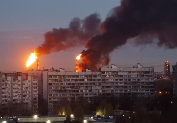 Пожар на нефтезаводе и несколько в лесу: Кубань подверглась атаке беспилотниками