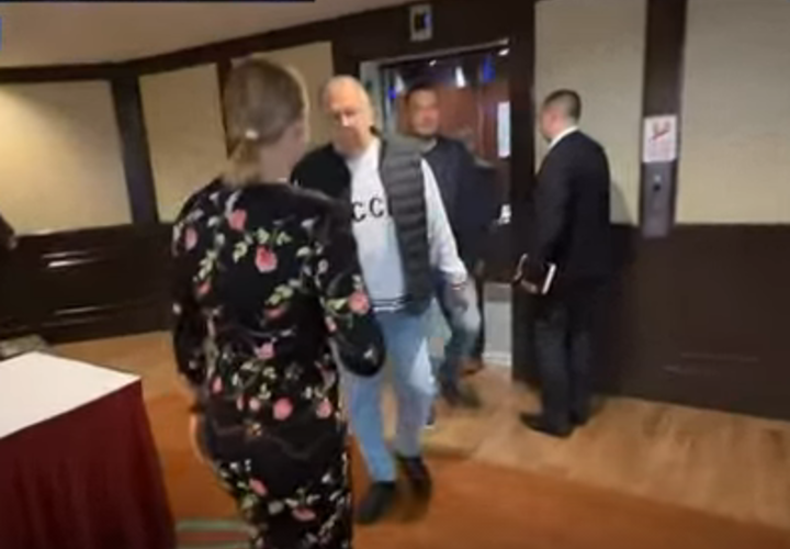 Свитер «СССР» как у Лаврова стали покупать даже в рассрочку