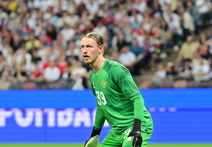 Матвей Сафонов хоть и частенько сидел на скамейке запасных завоевал 4 трофея