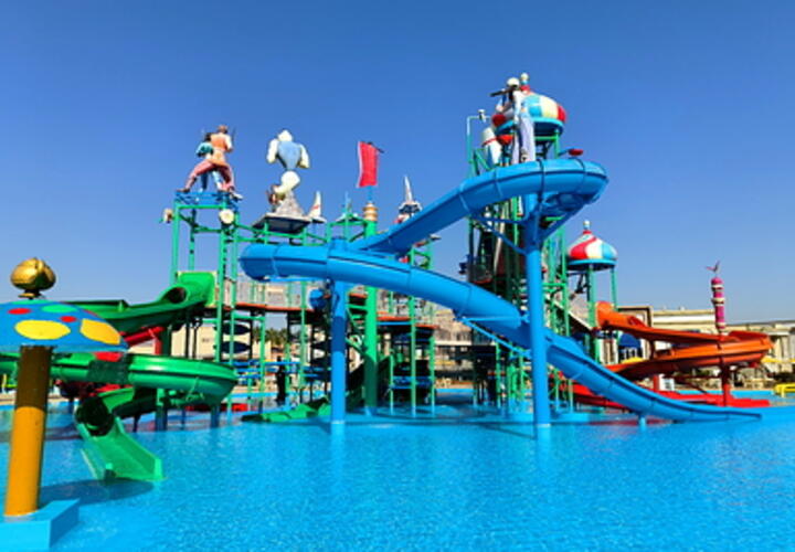 Туристки обнаружили в женской раздевалке сочинского аквапарка видеокамеры