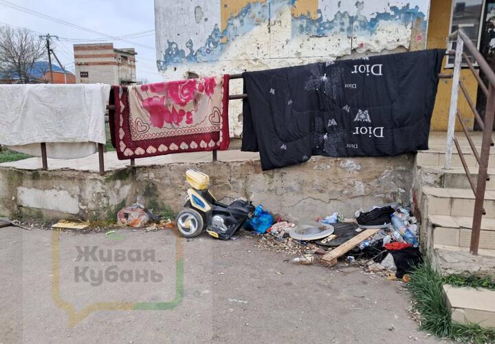 «Ты сегодня умрёшь»: цыгане захватили многоэтажку в кубанской станице, держат в страхе соседей, разводят огонь, а придомовую территорию превратили в частное владение