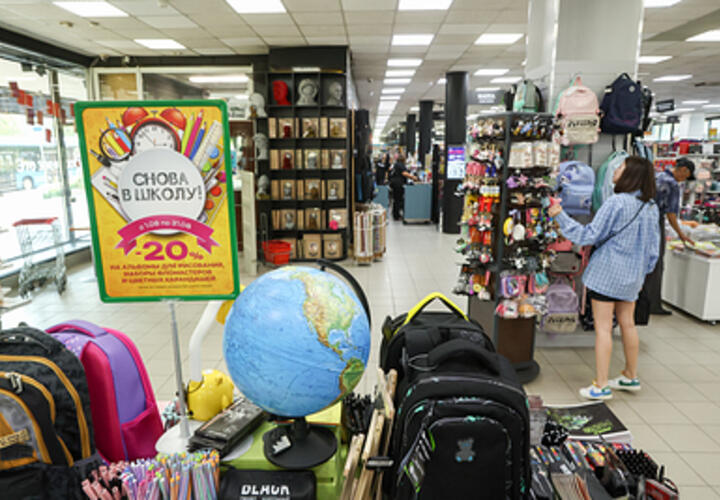 У многодетной семьи из Херсонской области не было денег, чтобы собрать троих детей в школу, им помог депутат ЗСК Арменак Тозлян 